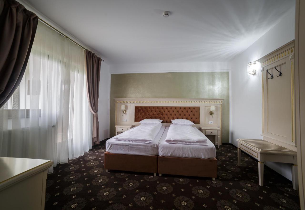 Gradina Mariajelor Hotel Câmpulung Moldovenesc エクステリア 写真