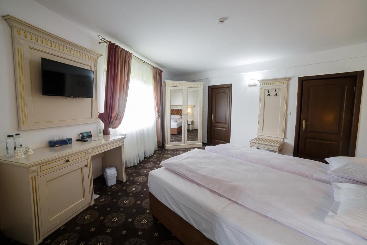 Gradina Mariajelor Hotel Câmpulung Moldovenesc エクステリア 写真