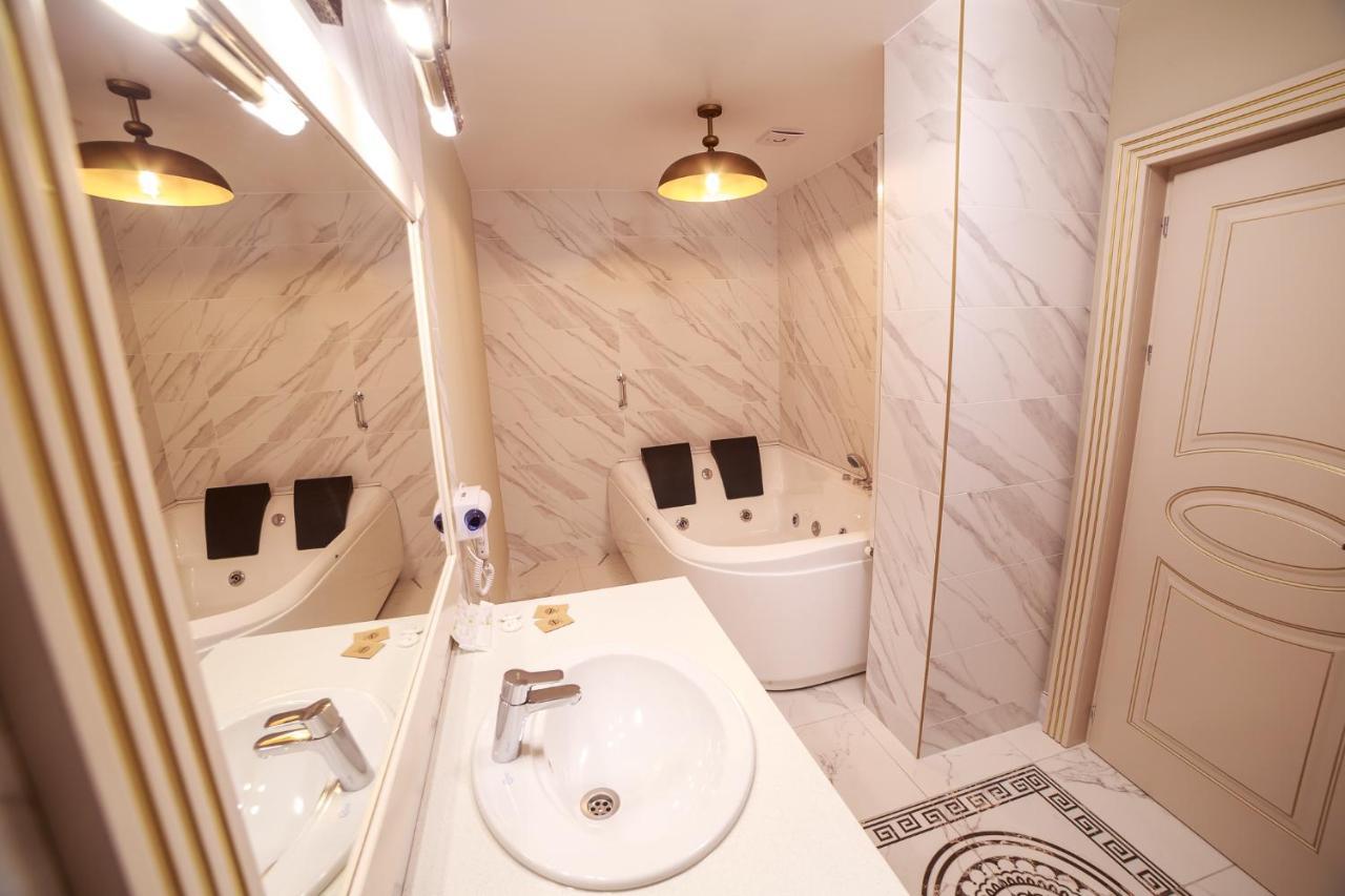 Gradina Mariajelor Hotel Câmpulung Moldovenesc エクステリア 写真