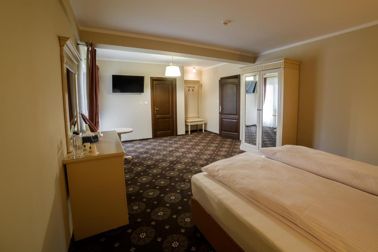 Gradina Mariajelor Hotel Câmpulung Moldovenesc エクステリア 写真