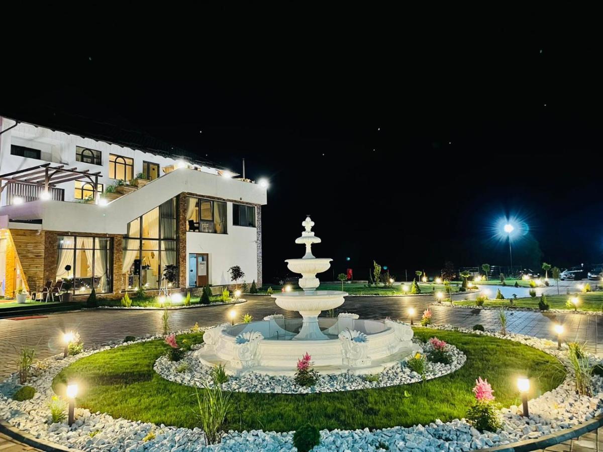 Gradina Mariajelor Hotel Câmpulung Moldovenesc エクステリア 写真