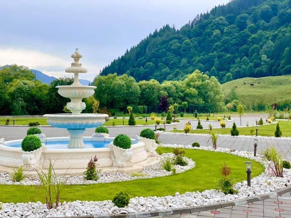 Gradina Mariajelor Hotel Câmpulung Moldovenesc エクステリア 写真