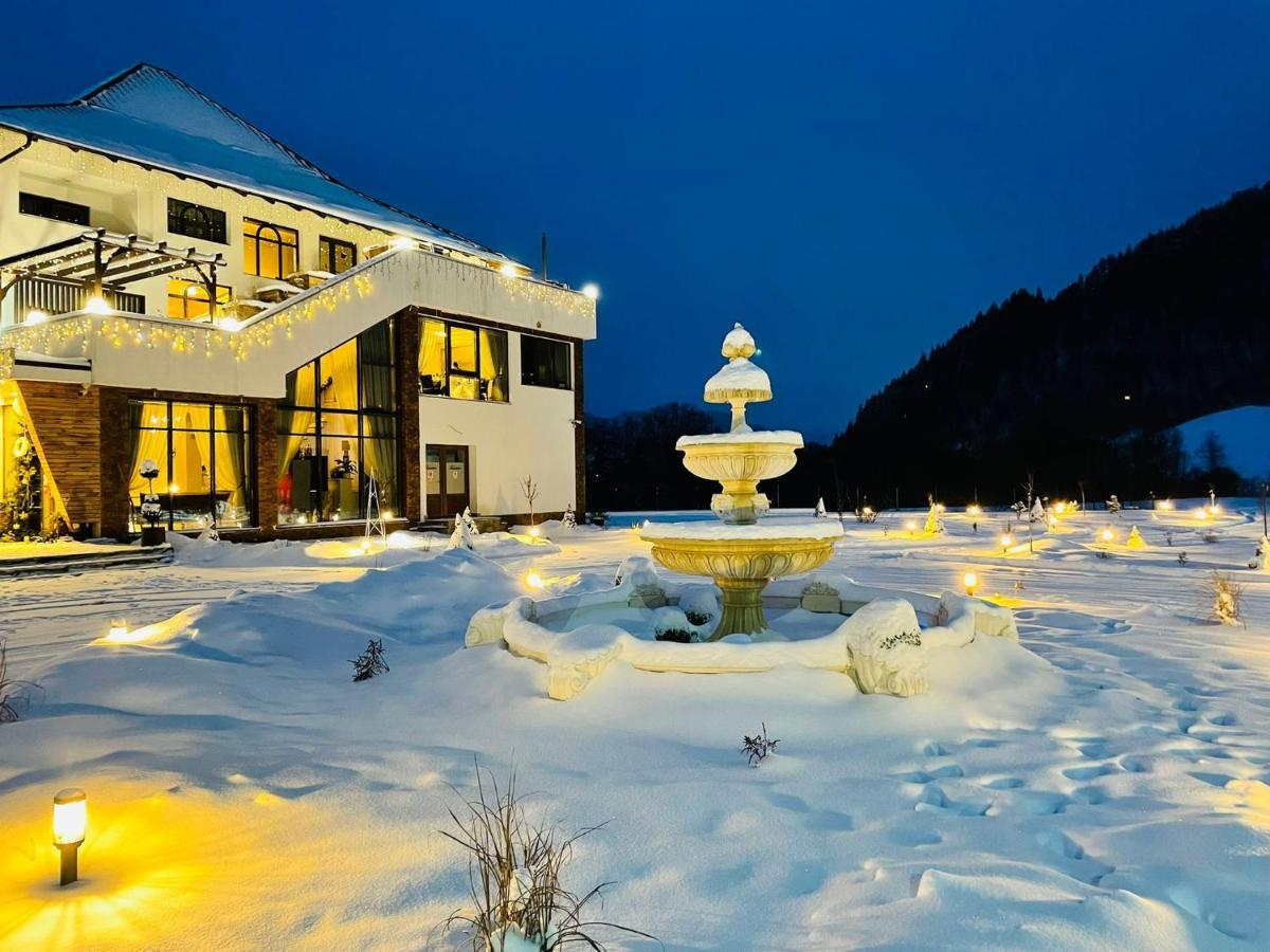 Gradina Mariajelor Hotel Câmpulung Moldovenesc エクステリア 写真